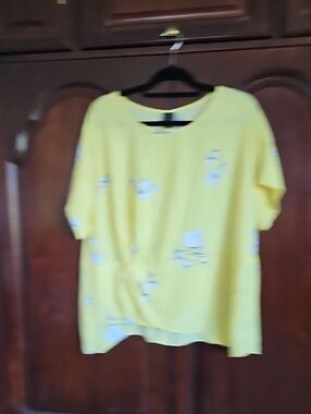 Worthington Yellow Floral Round-Neck Short Sleeve Blouse